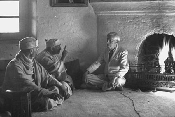 American artist Earl Brewster meeting visitors at his house in Simtola.