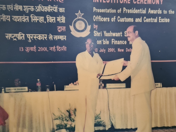 Guru Receiving Meritorious Award