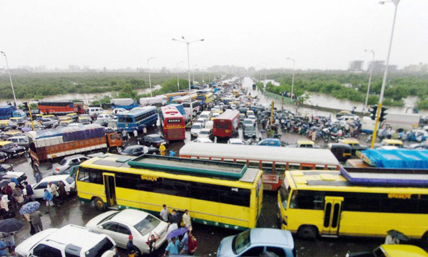 Mumbai rains 2005: road leading to Sahar airport.