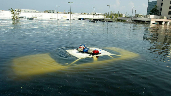 Mumbai rains 2005: submerged cars.