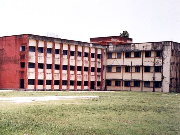 Piyali Kanabar attended the Jodhpur Park Girls High School, at Kolkata, West Bengal.