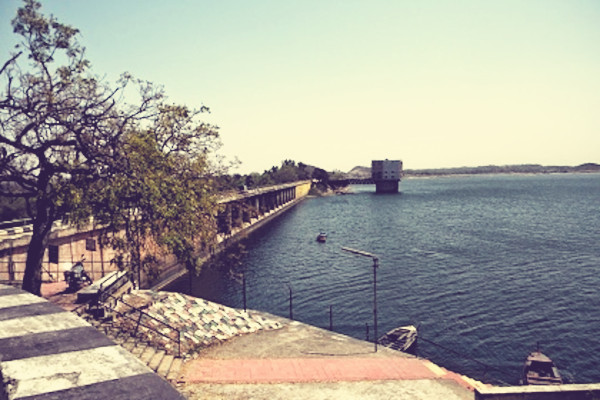 Dam on Jhumri Taal